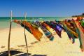 Tendal de pañuelos al sol en una playa de Madagascar