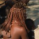 Descripción: Poblado Himba en Opuwo. Las mujeres se embadurnan todo el cuerpo de ocre
