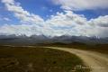 Lo que tenemos delante es la cordillera de Tian Shan, a caballo entre Kirguistan Kazajistan y China