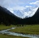 Descripción: Siguiendo el río que viene del glaciar del Pico Oguz Basi por unos parajes idílocos llegamos al Valle de Las Flores (Kok Yaiik)