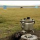 Descripción: El lago Song Kol es el mayor lago de agua dulce de Kirguistan. Esta a 3.016 m. y pertenece a la cuenca del Río Naryn afluente del Río Sir Daria. Vemos el calentador de agua Samovar