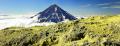 Uno de los volcanes activos en la Peninsula de Kamchatka. Lugar que les encanta visitar a los habitantes de Petropavlovsk. El volcán de enfrente es el Koriaksky