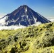 Descripción: Uno de los volcanes activos en la Peninsula de Kamchatka. Lugar que les encanta visitar a los habitantes de Petropavlovsk. El volcán de enfrente es el Koriaksky